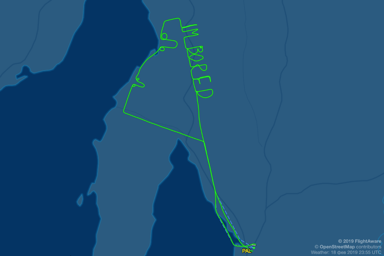 Австралийский пилот «нарисовал» на небе фразу «I’m bored», пока тестировал двигатель