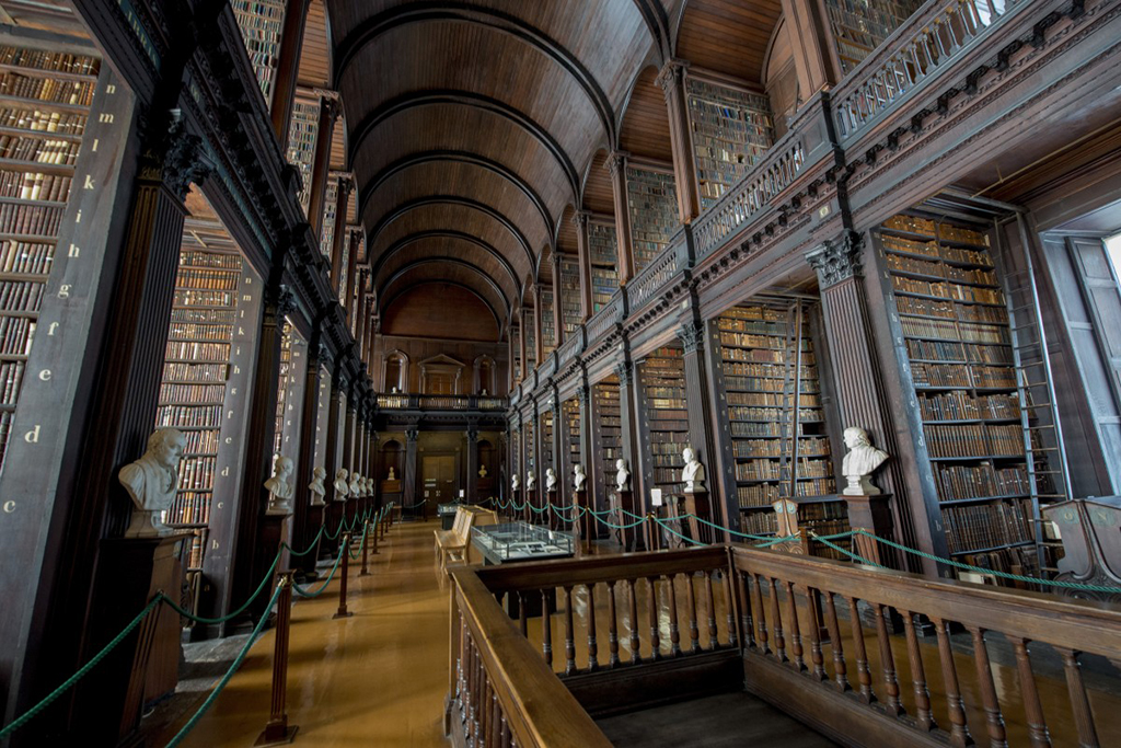10 самых необычных библиотек Европы, в которых обидно не побывать