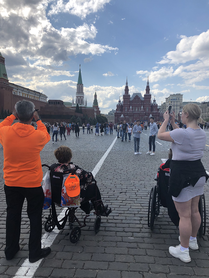 «Путешествие из Петербурга в Москву»: как устроена работа гида-переводчика