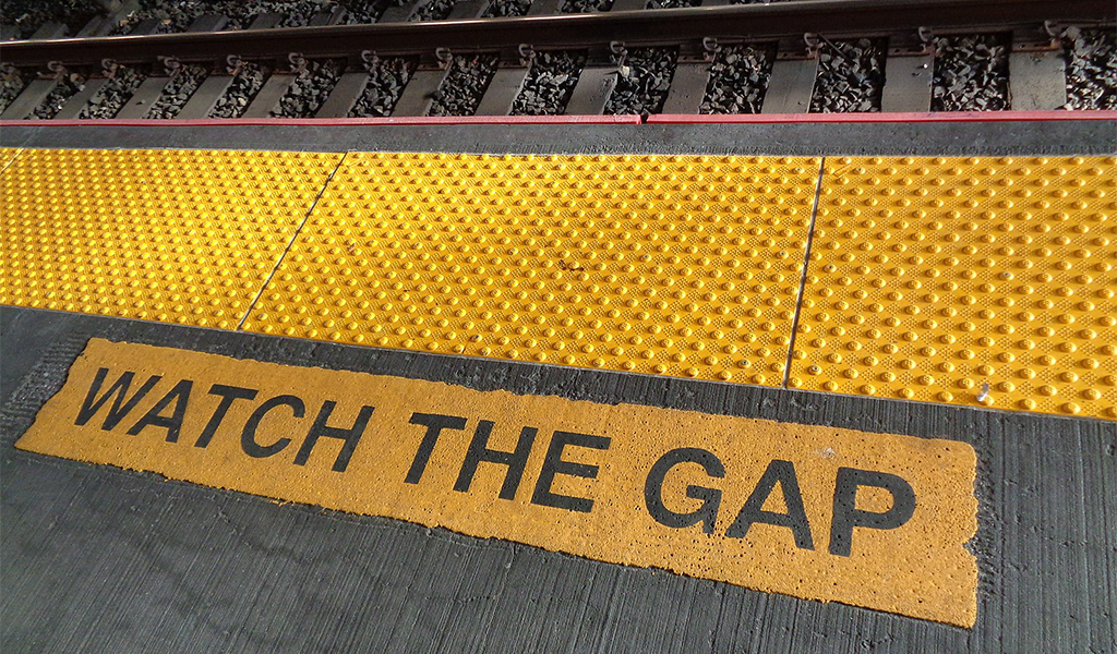 Есть вопрос: что значит фраза «Mind the gap»?